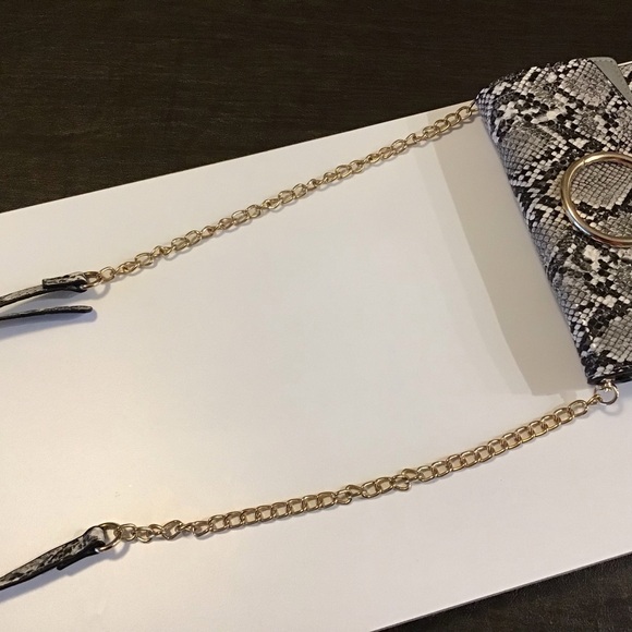 Urban Expressions NWOT Faux Snake Print Crossbody Bag - Picture 9 of 12